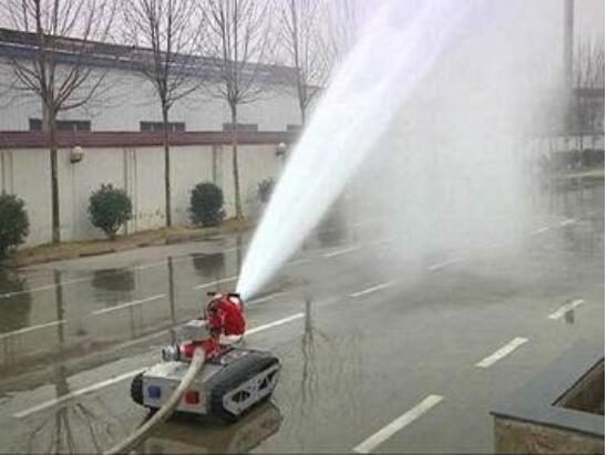 Hi-tech fire fighters in Charge now ! The remote control Robot takes the lead and extinguishes the fire in the(图7)