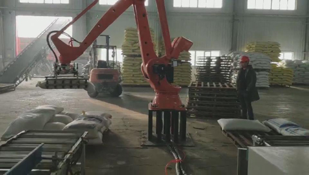 China is the worlds largest and fastest growing industrial robot market(图4)