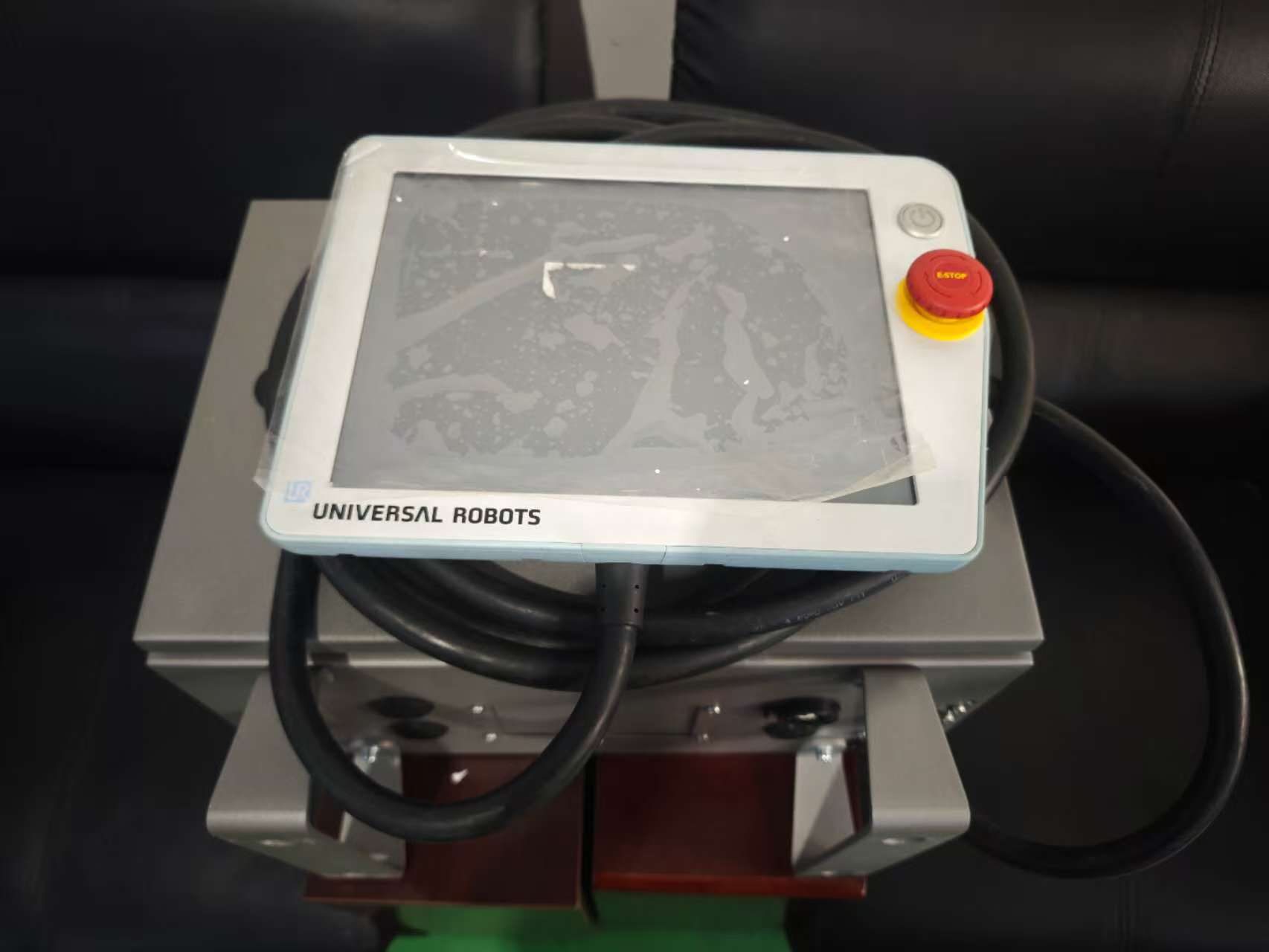 UR robot control box